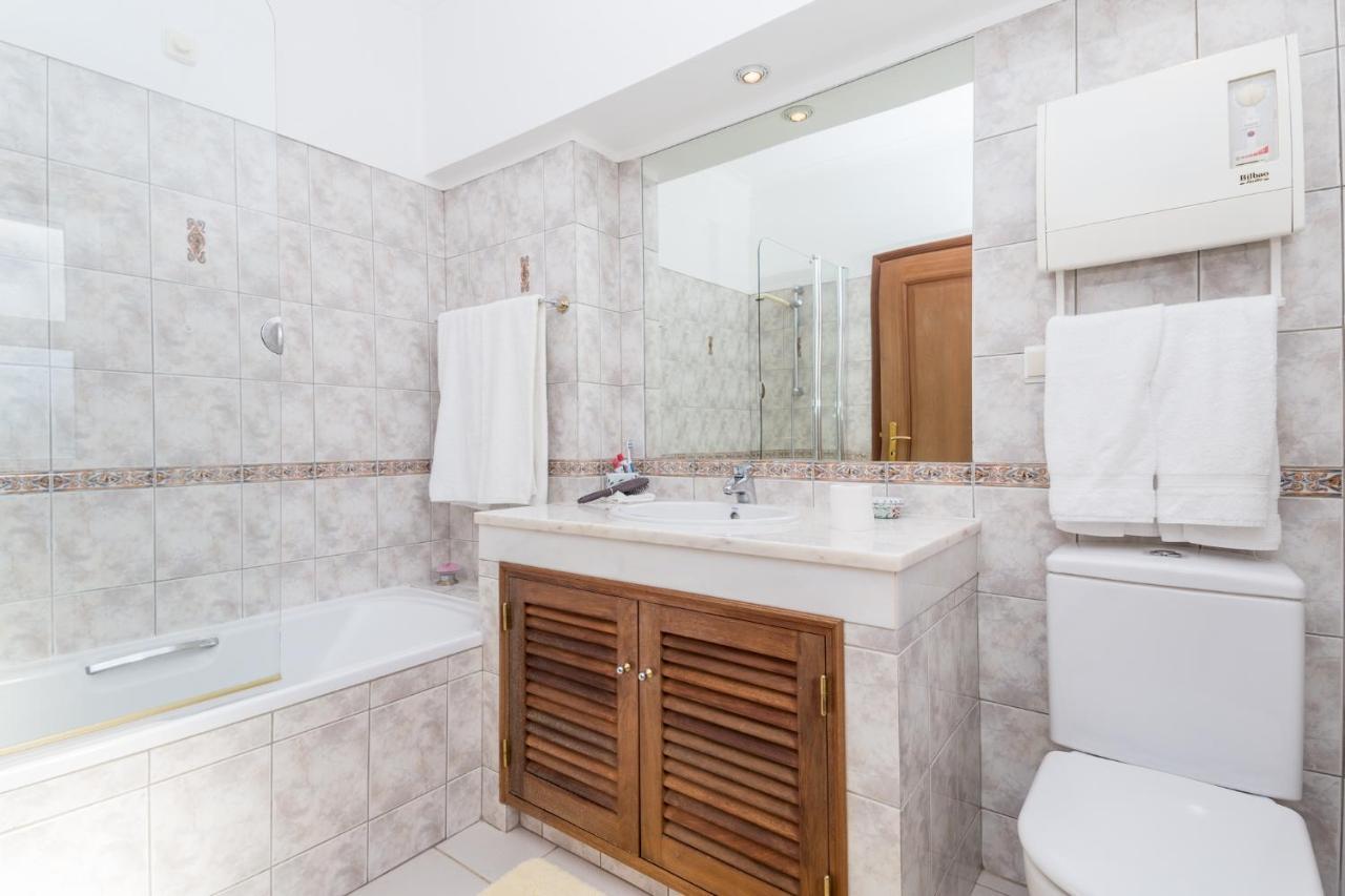 Peaceful 4BR villa on Gramacho golf resort w/ private pool Lagoa  Esterno foto